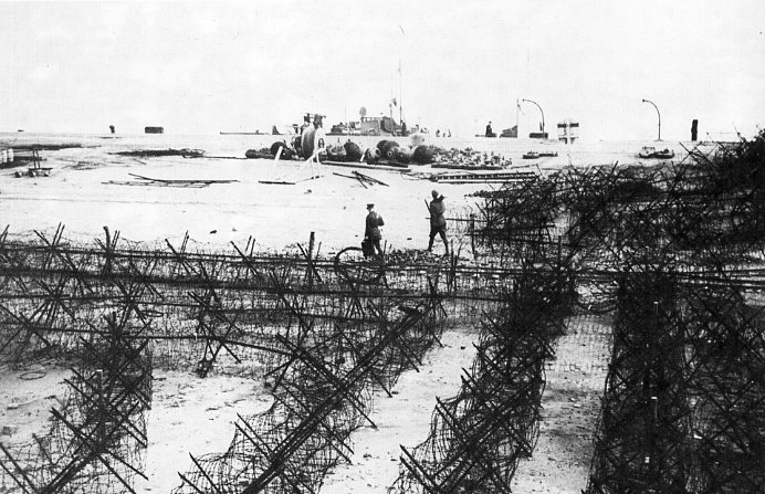 Barbed wire defences on the mole